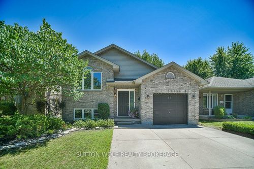 64 Hickory Blvd W, Strathroy, ON, N7G4E9 | Card Image