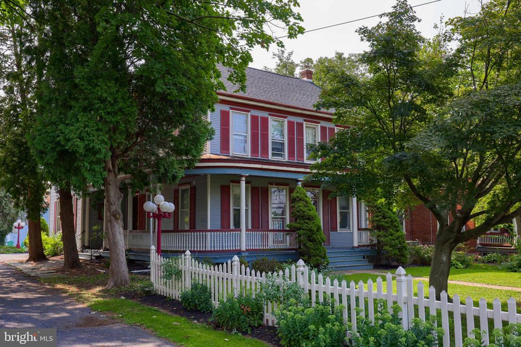 Manor Ave, Millersville, PA 17551