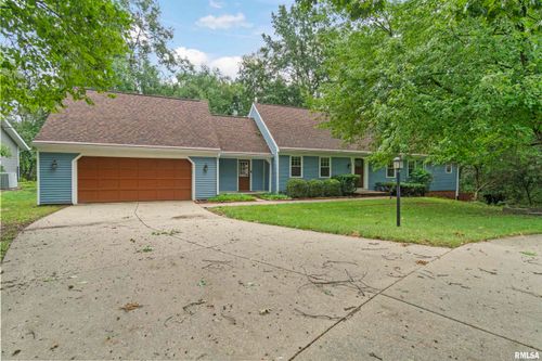 6202 N Suffolk Dr, Peoria, IL, 61615-2741 | Card Image
