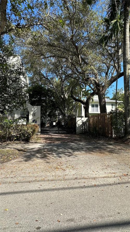 15-3063 Center St, Coconut Grove, FL, 33133-8610 | Card Image