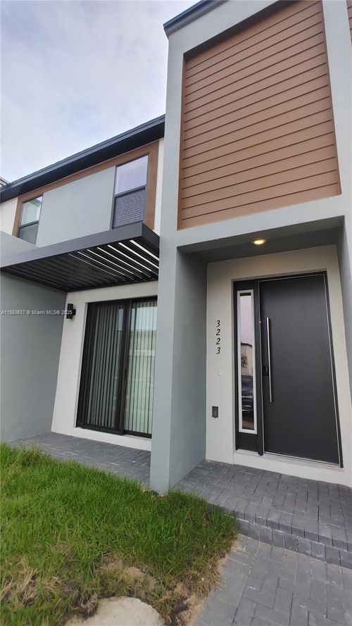 3223 Sustainable Way, Kissimmee, FL, 34747-2329 | Card Image