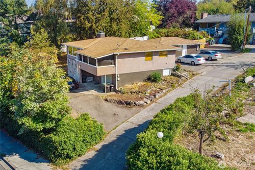 2205 S Meridian, Puyallup, WA, 98371-7503 | Card Image