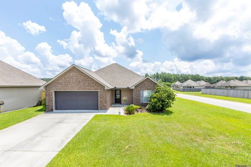 26618 Evangeline Trace Blvd, Denham Springs, LA, 70726-6109 | Card Image