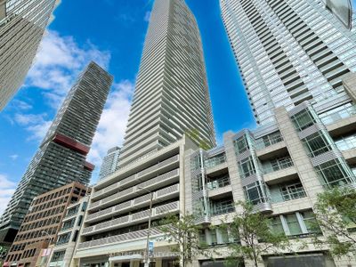 5109 - 2221 Yonge St, Condo with 2 bedrooms, 2 bathrooms and 1 parking in Toronto ON | Image 1