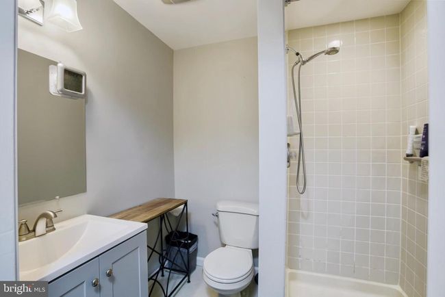 8518 Chase Glen Cir, House other with 5 bedrooms, 4 bathrooms and null parking in FAIRFAX STATION VA | Image 29