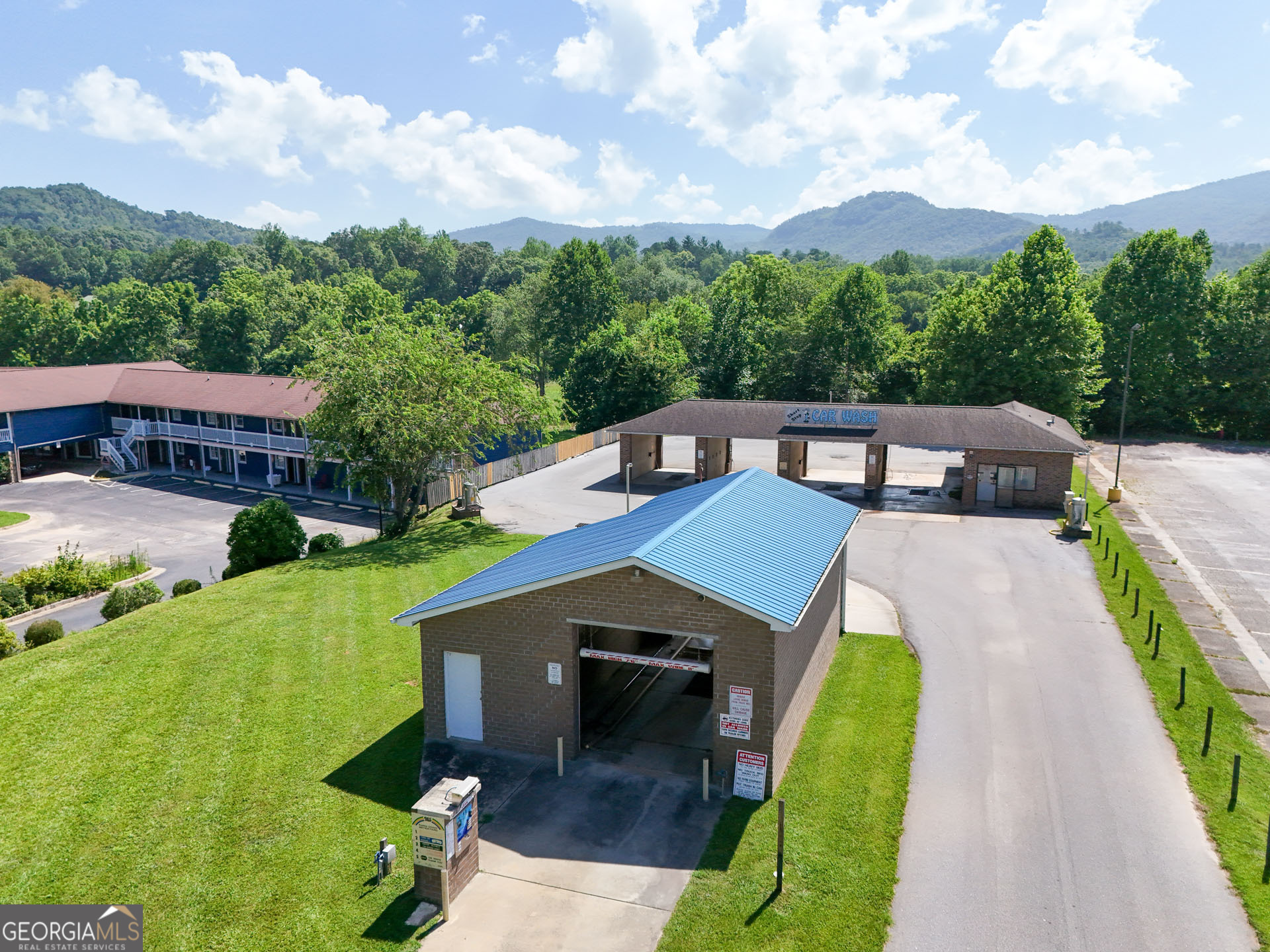 36 Royalty Ln, Dillard, GA 30537