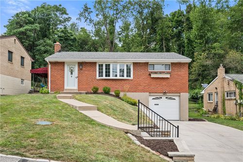 560 Glen Shannon Dr, Castle Shannon, PA, 15234-2502 | Card Image