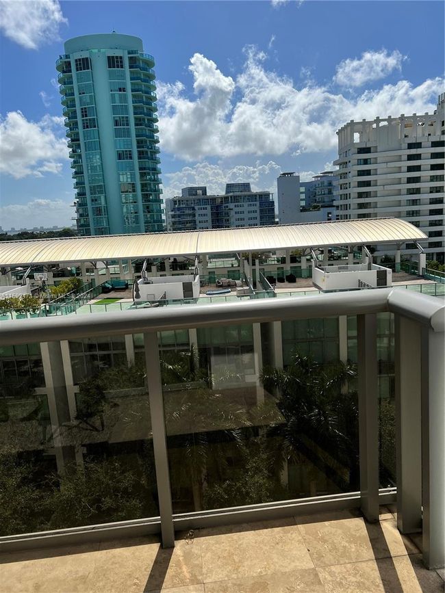 1034 - 6039 Collins Ave, Condo with 2 bedrooms, 2 bathrooms and null parking in Miami Beach FL | Image 12