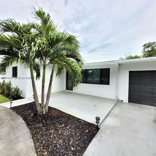 6730 Charleston St, Hollywood, FL, 33024-1824 | Card Image