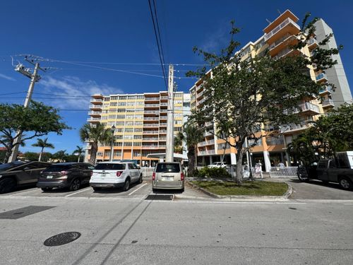 601-2025 Ne 164th St, North Miami Beach, FL, 33162-4154 | Card Image