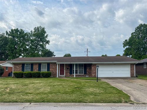 73 Bedford Dr, Belleville, IL, 62226-5738 | Card Image