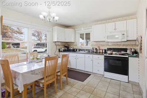 1372 Moulin Ave, Madison Heights, MI, 48071-4832 | Card Image