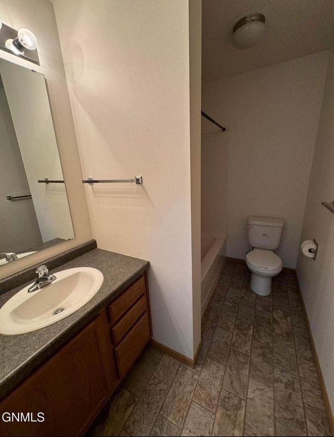 202206 10 Th Ave Se, Home with 24 bedrooms, 16 bathrooms and null parking in Crosby ND | Image 11