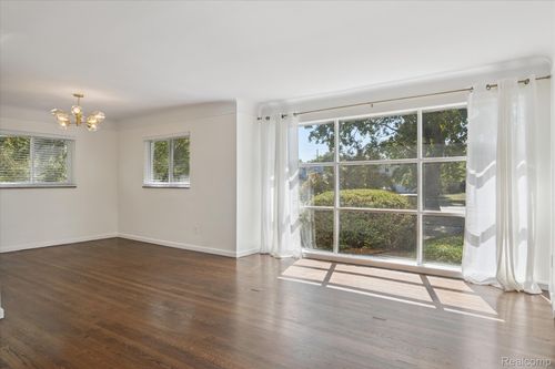 17220 13 Mile Rd, Beverly Hills, MI, 48025-5437 | Card Image
