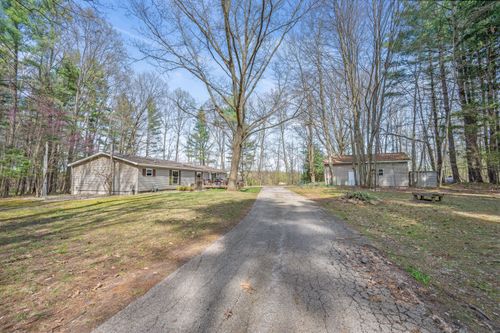 19251 Indian Dr, Paris, MI, 49338-9451 | Card Image