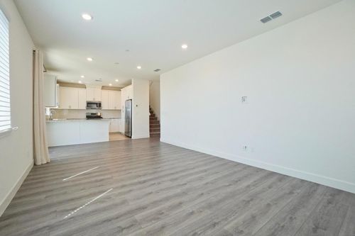 10420 Cello Way, Elk Grove, CA, 95757-6488 | Card Image