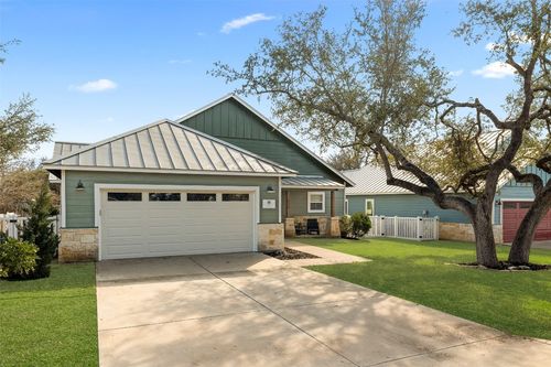 435 Hays St, Dripping Springs, TX, 78620-4939 | Card Image