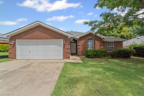 7109 Lost Horizon Dr, Benbrook, TX, 76126-4517 | Card Image