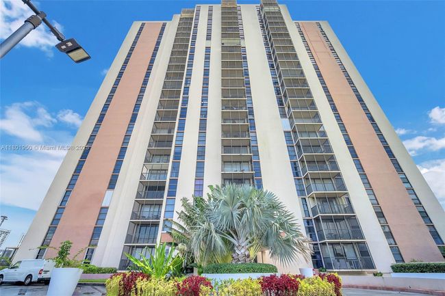 APT-1108 - 20335 W Country Club Dr, Condo with 2 bedrooms, 2 bathrooms and null parking in Aventura FL | Image 22