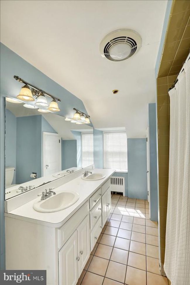537 N Brobst St, House other with 5 bedrooms, 4 bathrooms and null parking in SHILLINGTON PA | Image 39