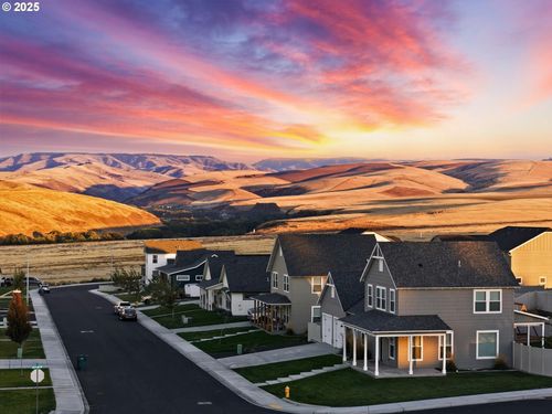 2 Lewis Cir, Milton-Freewater, OR, 97862-7154 | Card Image