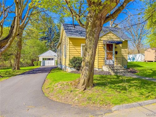 49 Grant St, Auburn, NY, 13021-1733 | Card Image