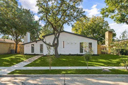717 Bluebonnet Dr, Grand Prairie, TX, 75052-5808 | Card Image