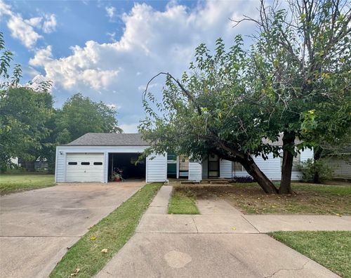 832 Rose St, Albany, TX, 76430-4730 | Card Image