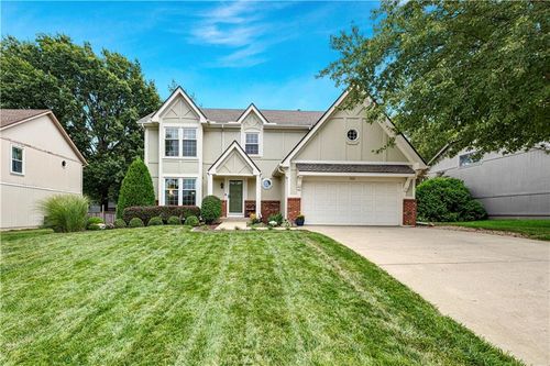 5113 Woodsonia Dr, Shawnee, KS, 66226-3821 | Card Image