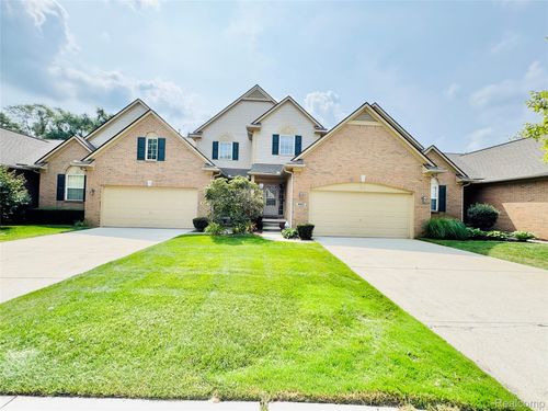 8055 Springdale Dr, White Lake, MI, 48386-4542 | Card Image