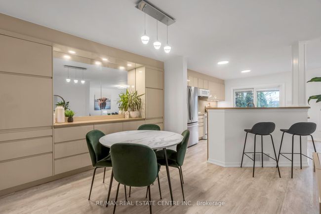 808 Mckay Cres, House attached with 3 bedrooms, 3 bathrooms and 2 parking in Milton ON | Image 12