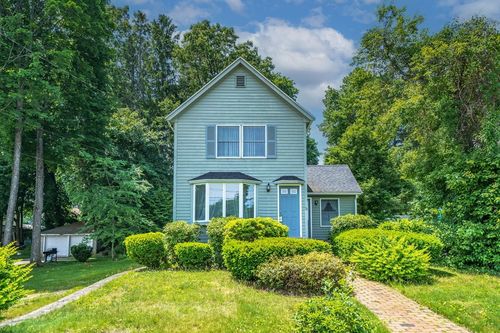21 Grover St, Walpole, MA, 02081-3215 | Card Image