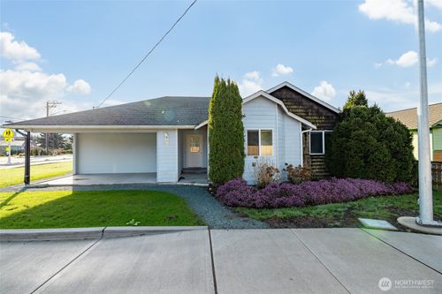 827 John Liner Rd, Sedro Woolley, WA, 98284-1235 | Card Image