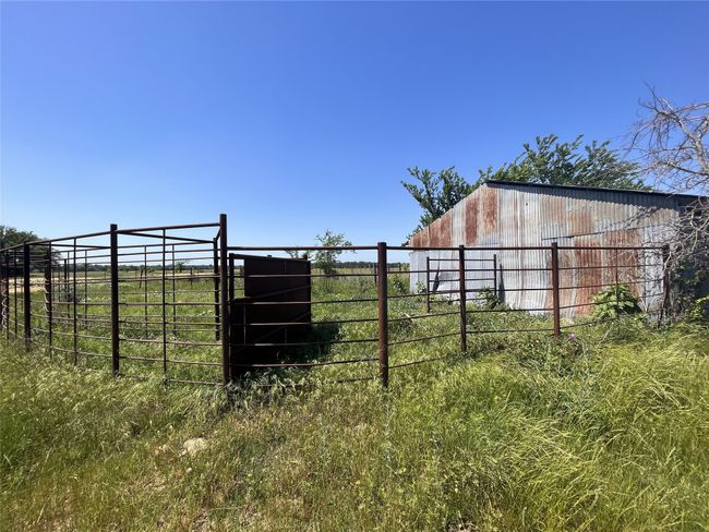 Original loafing barn | Image 4
