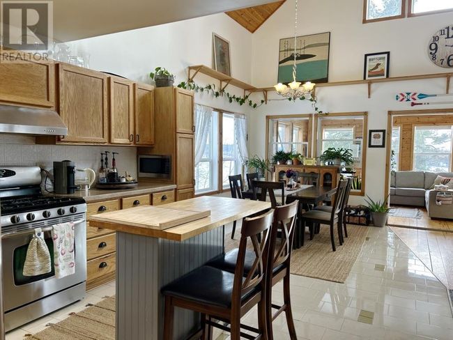 221 Nickel Lake Shores Rd, Home with 3 bedrooms, 2 bathrooms and null parking in Fort Frances ON | Image 9