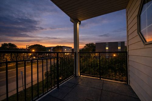 5533 Lincoln Ave, Morton Grove, IL, 60053-3430 | Card Image