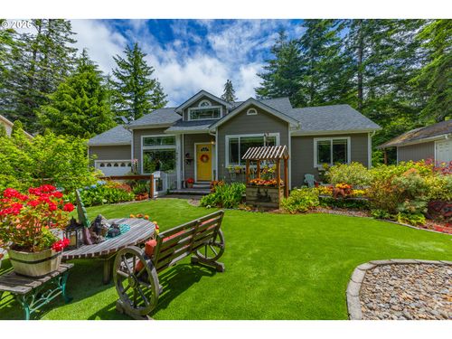 692 18th Ave, CoosBay, OR, 97420 | Card Image