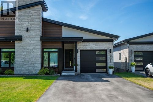 1793 Queen St E, Sault Ste. Marie, ON, P6A2G8 | Card Image