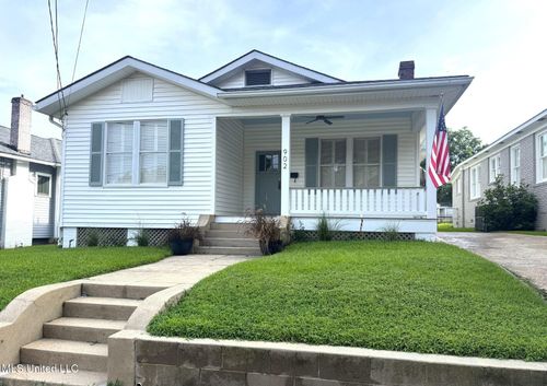 902 Washington St, Natchez, MS, 39120-3581 | Card Image