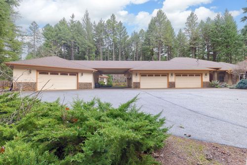 337 Daleo Dr, Grants Pass, OR, 97527-7573 | Card Image