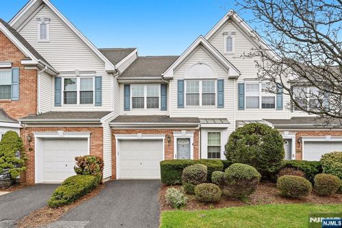 118 Cambridge Dr, Nutley, NJ, 07110-3914 | Card Image
