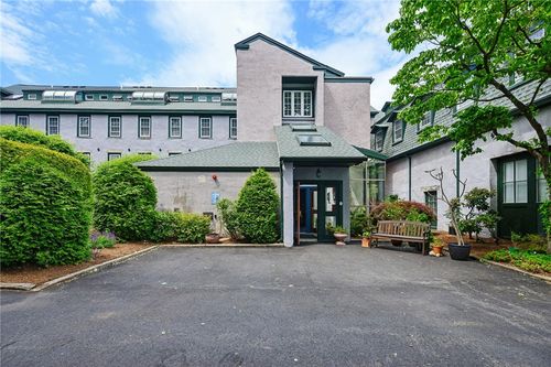 205-25 Water St, East Greenwich, RI, 02818-3913 | Card Image