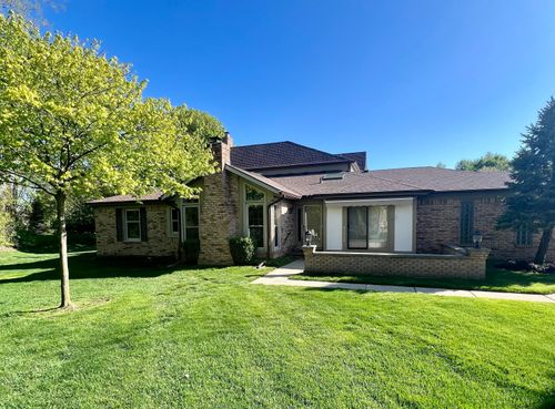 49421 Northwood Ct, Shelby Township, MI, 48315-3840 | Card Image
