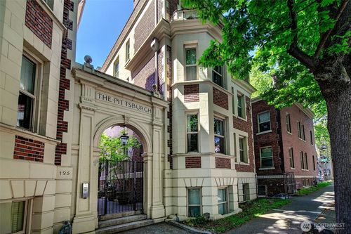 j-125 Warren Ave N, Seattle, WA, 98109-4931 | Card Image