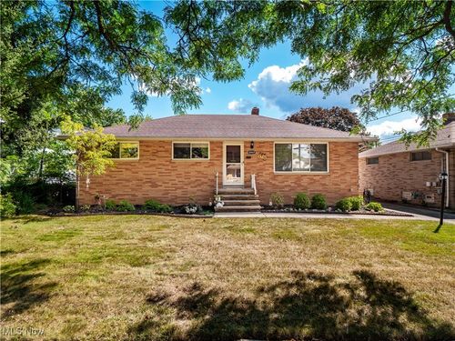 6469 Alexandria Dr, Parma Heights, OH, 44130-2849 | Card Image