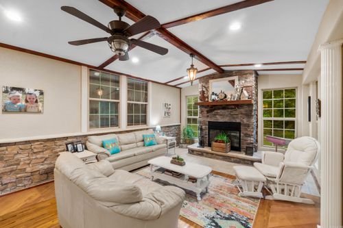 1052 Gravel Hill Rd, Romance, AR, 72136-7094 | Card Image