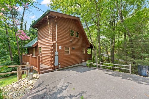1324 Ski View Ln, Sevierville, TN, 37876 | Card Image