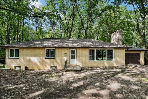 2394 Dentzler Road, Parma, OH, 44134 | Card Image