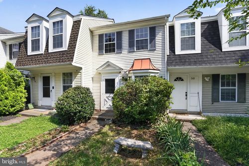 32 Palmer Ct, STERLING, VA, 20165-5715 | Card Image
