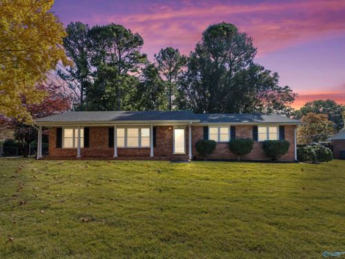 325 Spring Valley Ct Sw, Huntsville, AL, 35802-1613 | Card Image